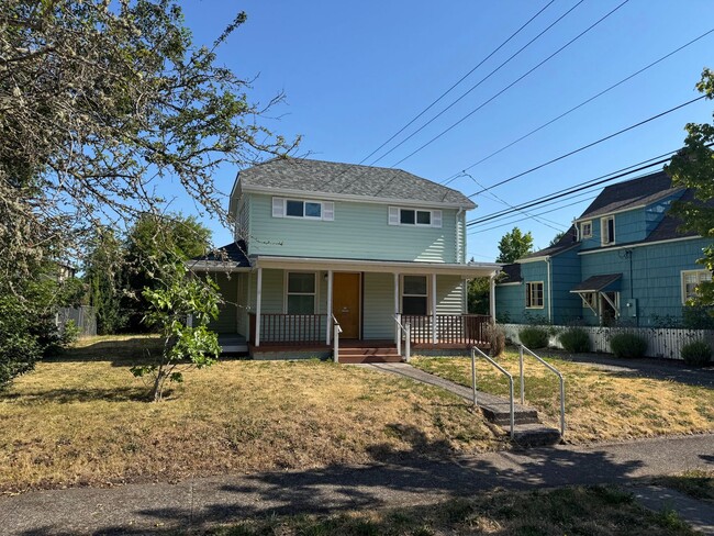 property at 557 W 16th Ave