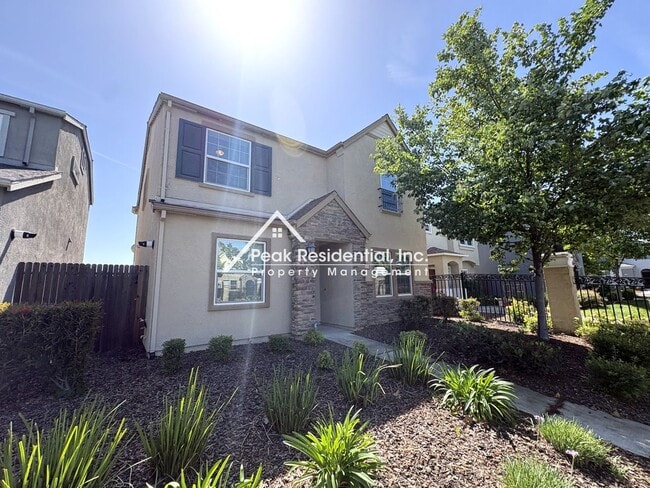8215 Winterhead Ln in Sacramento, CA - Building Photo - Building Photo