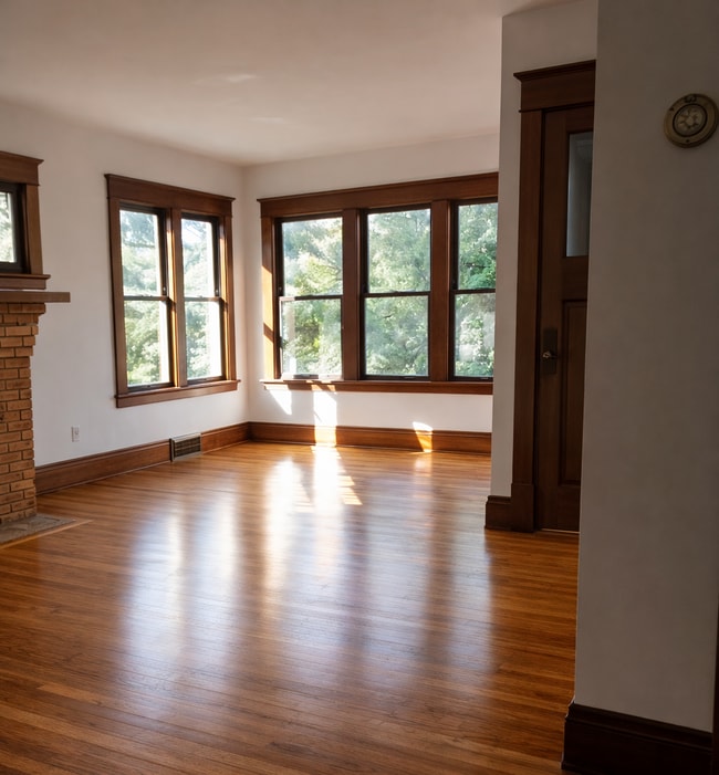 24 Merrimac St, Unit Lower in Buffalo, NY - Foto de edificio - Building Photo