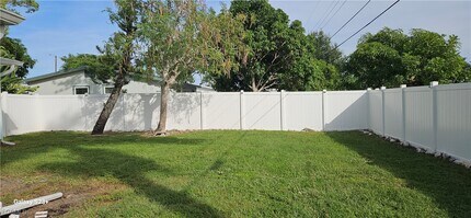 1626 Grace Ave in Ft. Myers, FL - Building Photo - Building Photo