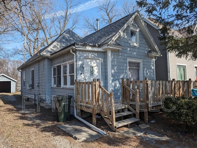property at 2113 Mulberry St