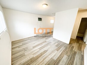 10 Montis Dr, Unit #13 in Greenville, SC - Foto de edificio - Building Photo