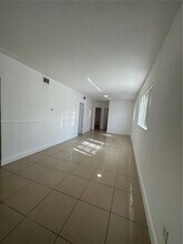 1687 SW 10th St-Unit -Lower in Miami, FL - Building Photo - Building Photo