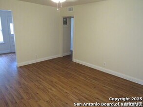 419 Anton Dr in San Antonio, TX - Building Photo - Building Photo