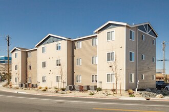 15 Gentry Way in Reno, NV - Foto de edificio - Building Photo