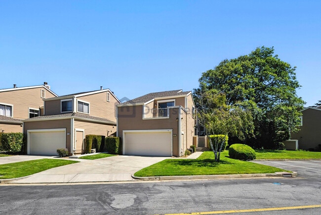 21 Crown Cir in South San Francisco, CA - Foto de edificio - Building Photo
