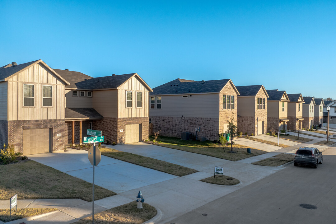 401 Wrangler Lane in Denton, TX - Building Photo