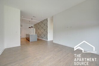 3464 N Lincoln Ave, Unit 403 in Chicago, IL - Building Photo - Building Photo