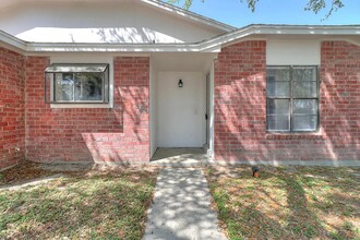 929 St Timothy St in Corpus Christi, TX - Building Photo - Building Photo