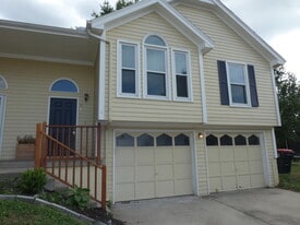 509 E 7th St in Kearney, MO - Building Photo