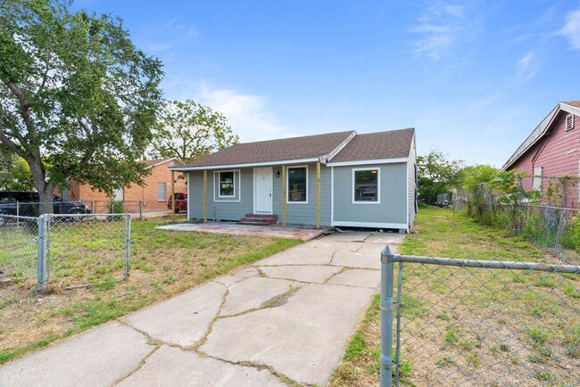 1725 Whittier Dr in Corpus Christi, TX - Building Photo - Building Photo