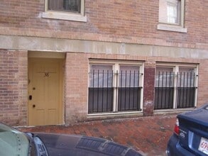 38 Phillips St, Unit B in Boston, MA - Foto de edificio - Building Photo