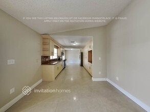 1086 NW 128th Ave in Miami, FL - Building Photo - Building Photo
