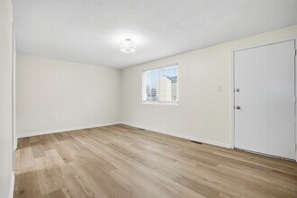 437 5th St, Unit #2 - Right in Carnegie, PA - Building Photo - Building Photo