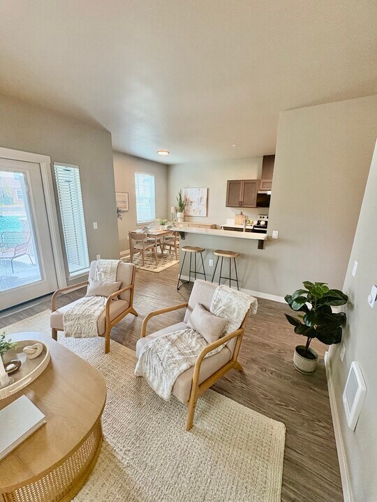 Introducing Dry Canyon in Redmond, OR - Foto de edificio