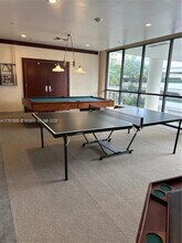 20185 E Country Club Dr, Unit 505 in Miami, FL - Foto de edificio - Building Photo