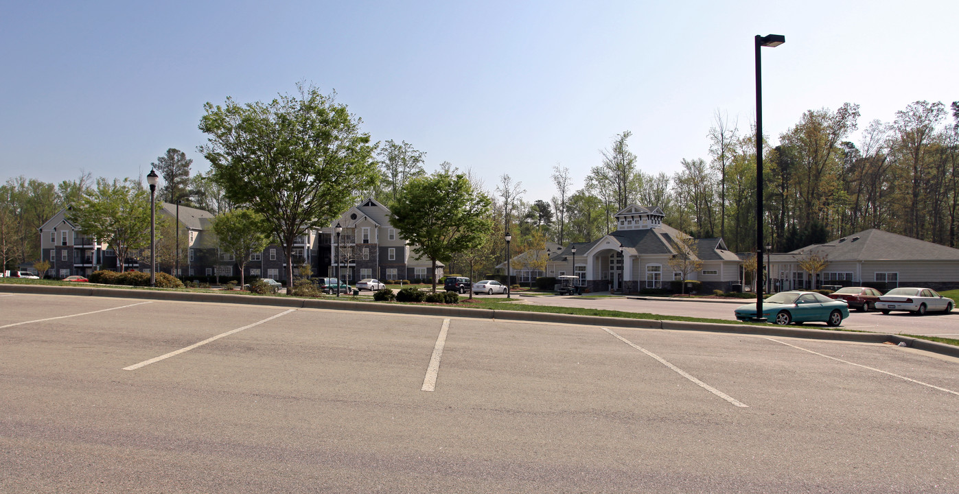 Overlooke at Simms Creek in Raleigh, NC - Building Photo