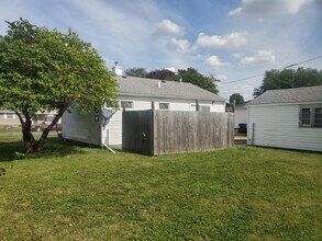 1201 Hillary Ave in Burlington, IA - Foto de edificio - Building Photo