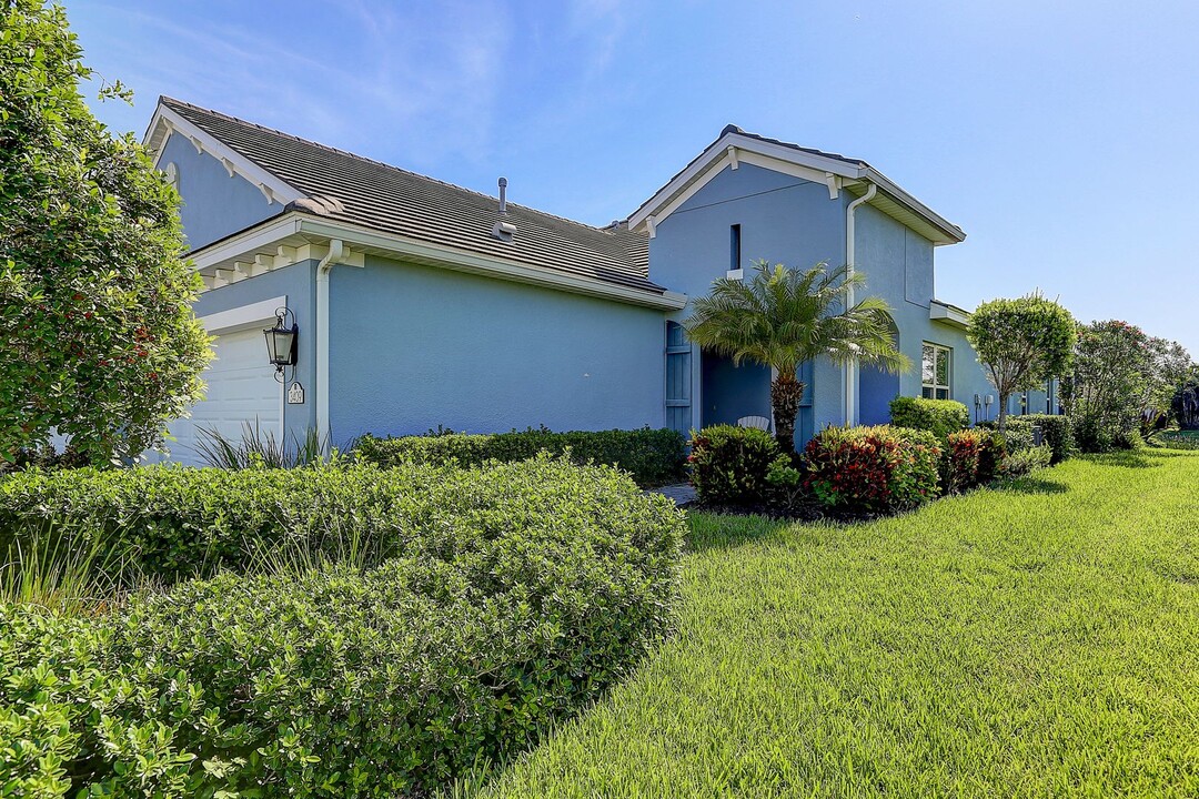 3409 Sky Blue Cv in Bradenton, FL - Foto de edificio