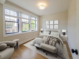 2020 W Montrose Ave, Unit 2B in Chicago, IL - Building Photo