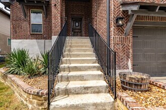 423 Sundance Way in San Antonio, TX - Building Photo - Building Photo