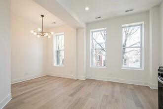 1518 N Elk Grove Ave in Chicago, IL - Building Photo - Building Photo