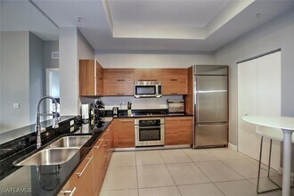 3000 Oasis Grand Blvd, Unit 407 in Ft. Myers, FL - Building Photo - Building Photo