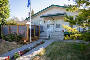 4518 73 St NW in Calgary, AB - Building Photo