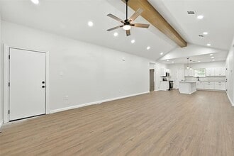 6109 Woodrow St in Texas City, TX - Foto de edificio - Building Photo