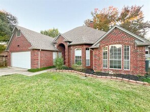 2113 Aspenwood Dr N in Grapevine, TX - Building Photo - Building Photo
