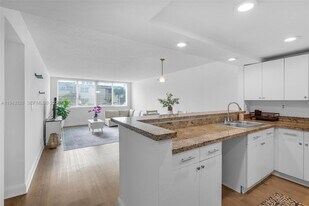 9125 SW 77th Ave in Miami, FL - Building Photo