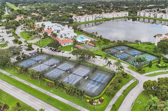 6539 Royal Manor Cir in Delray Beach, FL - Building Photo - Building Photo