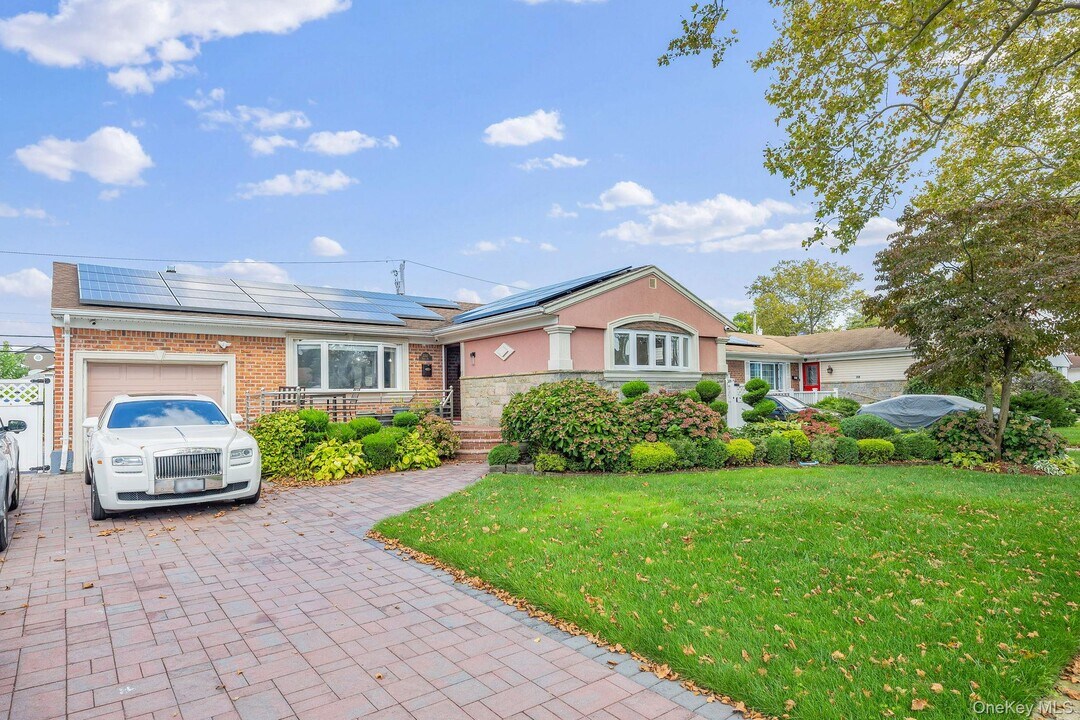 2282 Baylis Ave in Elmont, NY - Building Photo