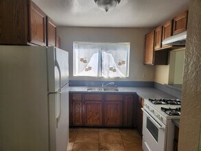 1208 Roswell Ave, Unit B in Long Beach, CA - Building Photo - Building Photo