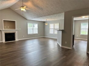 654 Hogart St in Raeford, NC - Building Photo - Building Photo