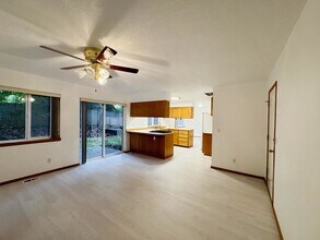 4534 SW Pasadena St in Portland, OR - Building Photo - Building Photo