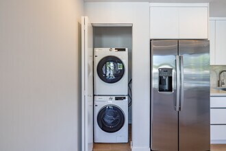 1376 SW 4th St in Miami, FL - Foto de edificio - Interior Photo