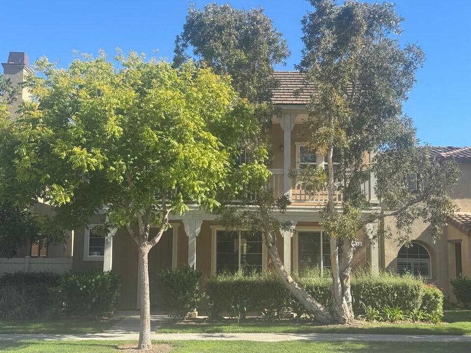 712 Nile River Dr in Oxnard, CA - Foto de edificio