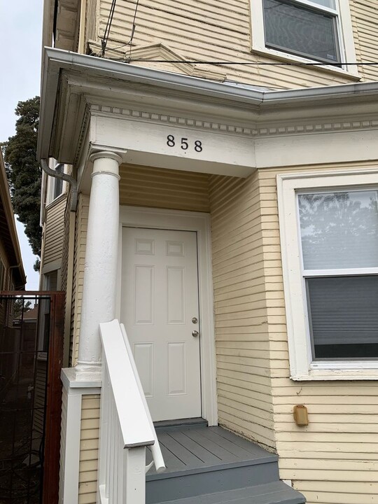 856 Athens Ave-Unit -858 in Oakland, CA - Foto de edificio