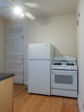 859 W Cornelia Ave, Unit 1S in Chicago, IL - Foto de edificio - Building Photo
