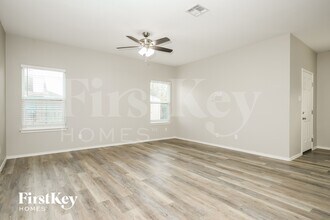 168 Fabarm Ln in New Braunfels, TX - Foto de edificio - Building Photo