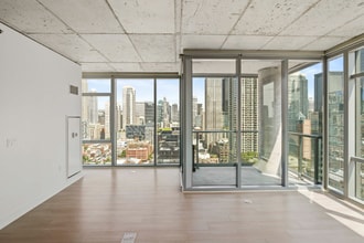 331 W Illinois St in Chicago, IL - Building Photo - Building Photo