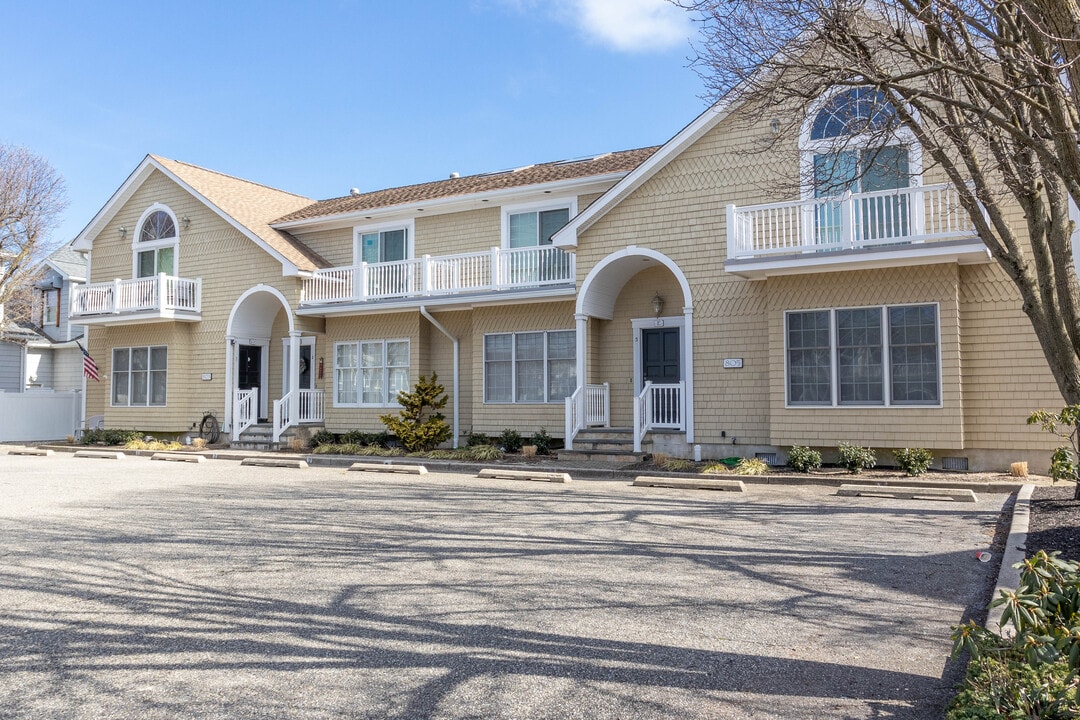 805 Grand Central Ave in Lavallette, NJ - Foto de edificio