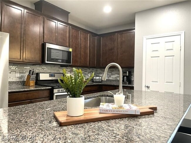 property at 2828 Aragon Ter Wy