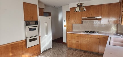 561 Chicago St in Fall River, MA - Foto de edificio - Building Photo