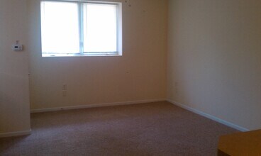 4912 W Oklahoma Ave in Milwaukee, WI - Building Photo - Building Photo