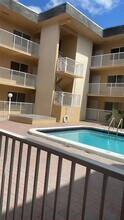 7910 Taft St in Pembroke Pines, FL - Building Photo - Building Photo