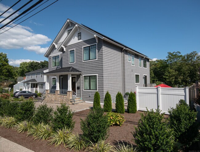 95 Locust Ave in New Canaan, CT - Building Photo - Building Photo