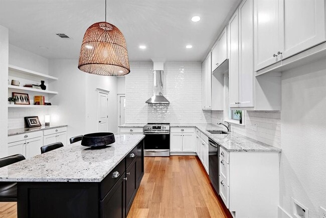 property at 1200 Woodlawn St