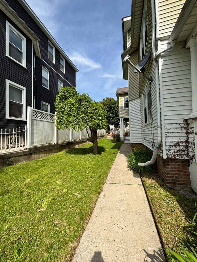 69-69 Linden St in Holyoke, MA - Building Photo - Building Photo